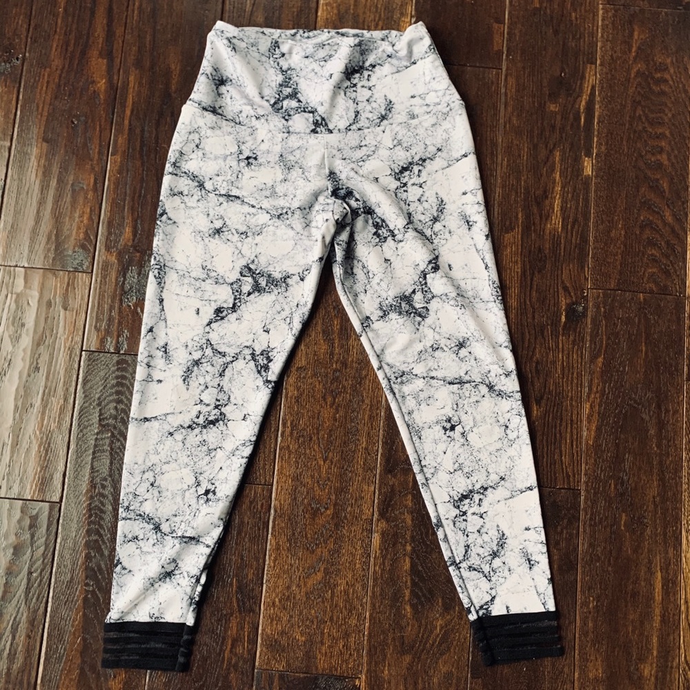 ONZIE Ritz Yoga Midi-Capri 🤩 - Picture 3 of 7